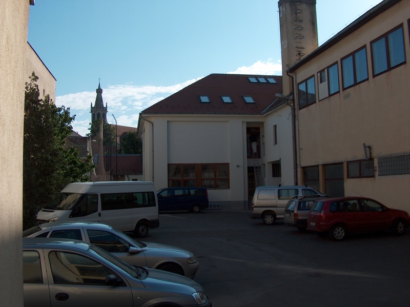 Új épület - Udvar felől - 2000